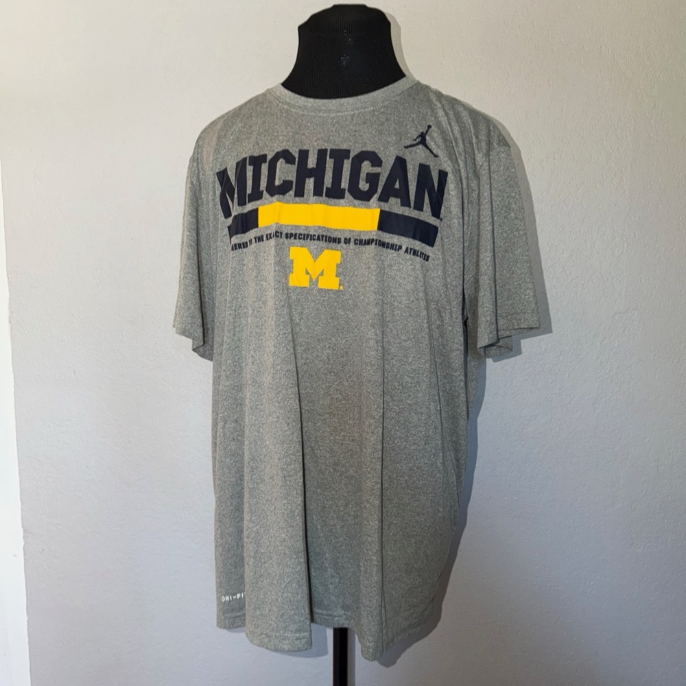 Nike Air Jordan Men’s Gray Michigan Nike Tee Dri Fit XL ATHLETIC CUT EUC